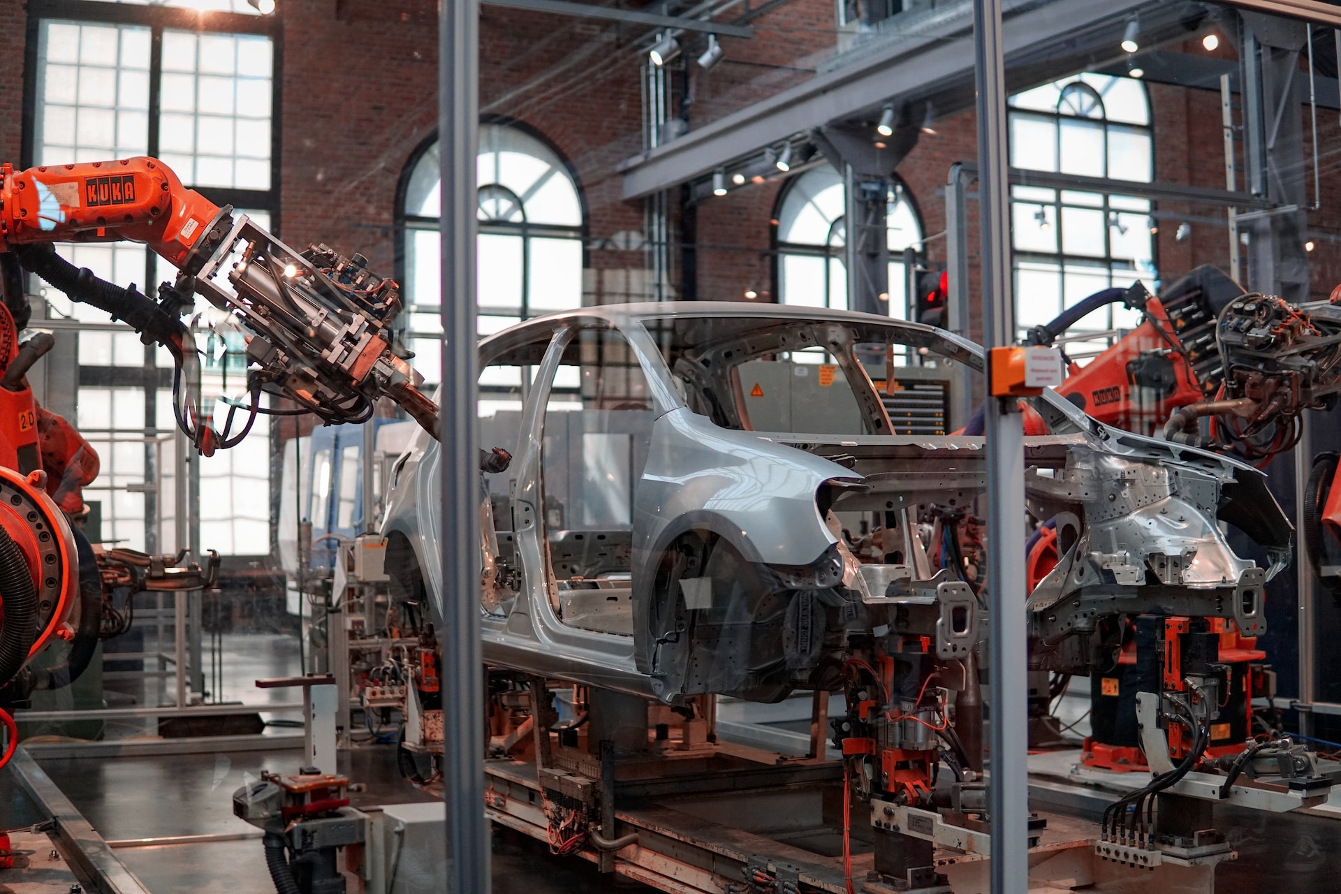 Przemysł motoryzacyjny: Nowe technologie w produkcji samochodów
