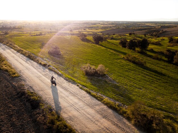 Przygody i wyzwania na malowniczych trasach górskich dla motocyklistów